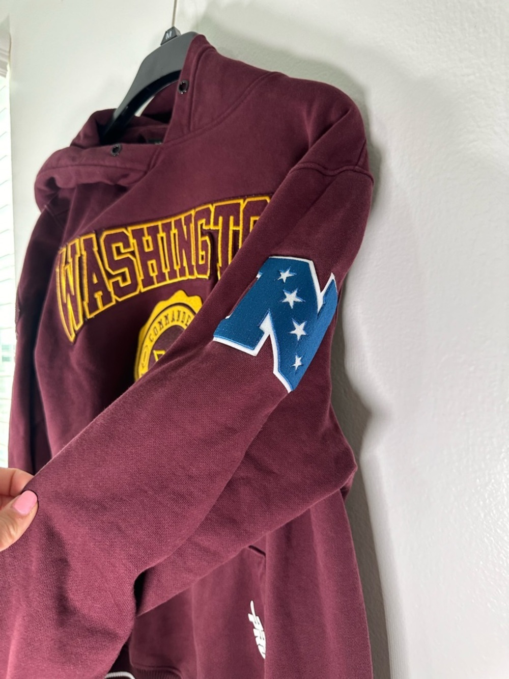 Washington Commanders Hoodie XL Pro Standard NFL Burgundy Crest Pullover - Picture 5 of 13